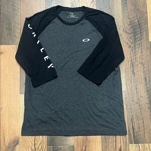 Oakley Men's XL Black and Dark Gray 3/4 Long Sleeve Tee